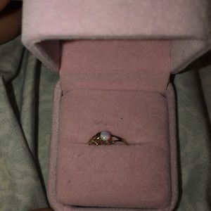 Beautiful genuine opal ring